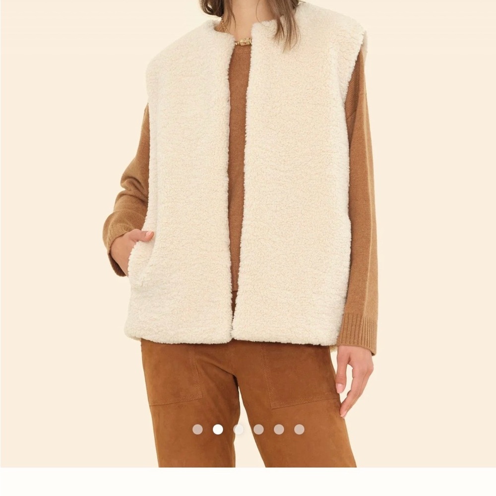 NWT XiRENA Cream Fleece Vest size M